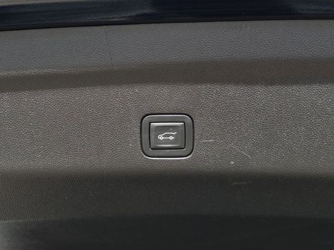 Used 2023 Chevrolet Tahoe Z71 w/ Luxury Package image 9