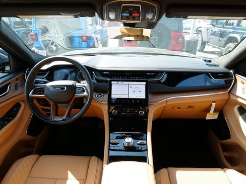 New 2025 Jeep Grand Cherokee Summit image 15