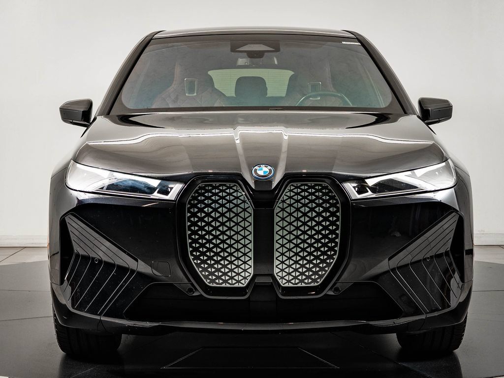 Used 2023 BMW iX xDrive50 w/ Sport Package AWD/4WD image 2