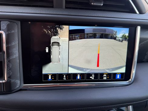 Used 2023 GMC Yukon Denali AWD/4WD image 21