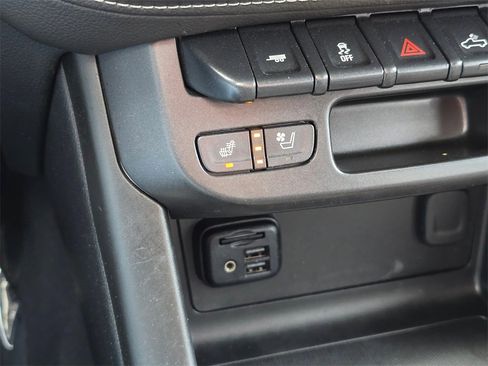 Used 2022 GMC Canyon Denali w/ Denali Black Edition Package image 25