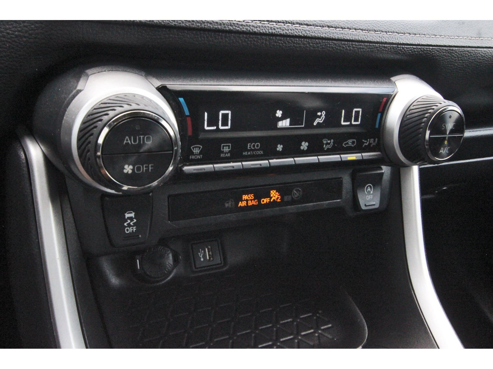Used 2023 Toyota RAV4 XLE w/ Convenience Package FWD image 27