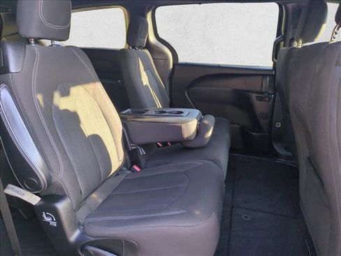 Used 2021 Chrysler Pacifica Touring w/ S Appearance Package FWD image 22