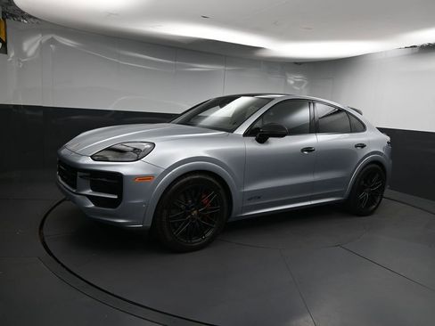 Certified 2025 Porsche Cayenne GTS AWD/4WD image 4