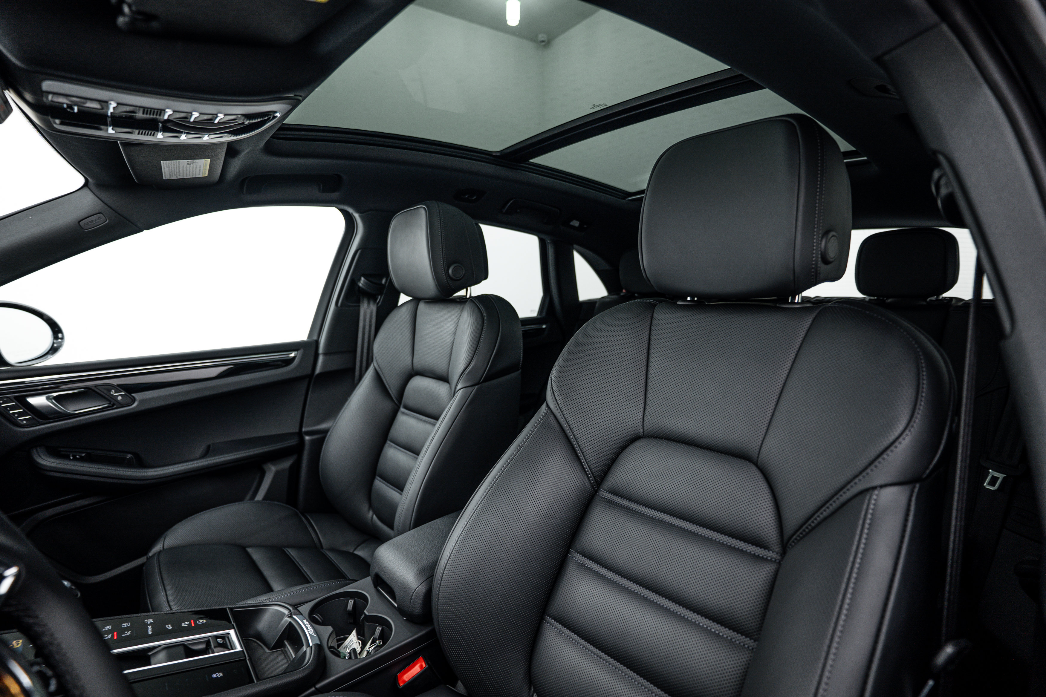 Certified 2026 Porsche Macan AWD/4WD image 20