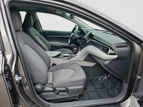 Used 2022 Toyota Camry LE FWD image 17