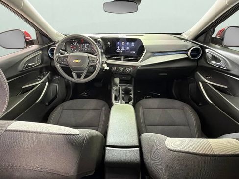 Certified 2024 Chevrolet Trax LS w/ LS Convenience Package FWD image 31