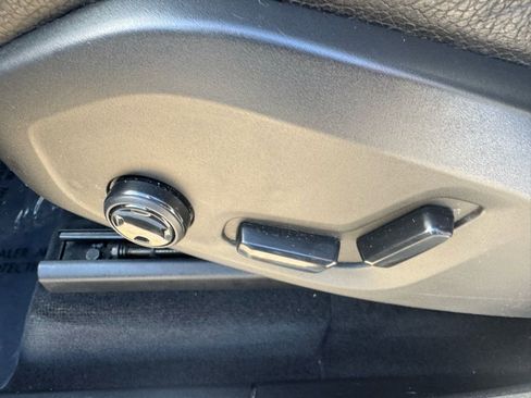 Used 2017 Volvo XC90 T6 Momentum w/ Vision Package image 21