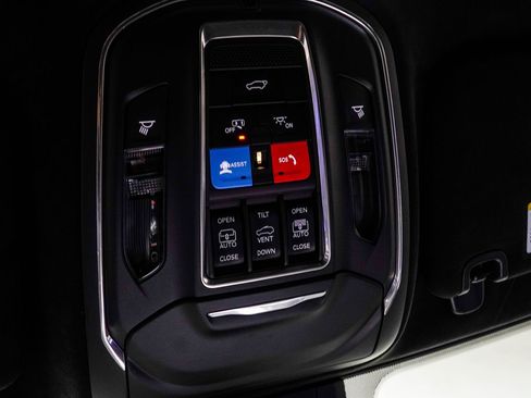 Used 2024 Jeep Wagoneer Launch Edition AWD/4WD image 32