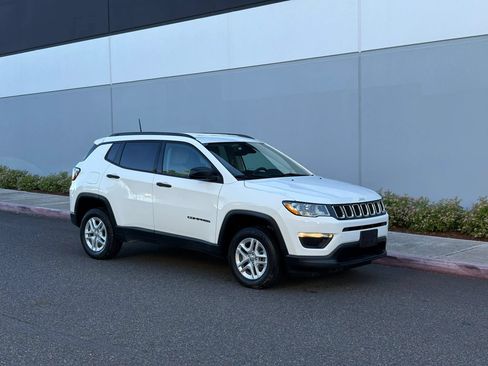 Used 2018 Jeep Compass Sport AWD/4WD image 8
