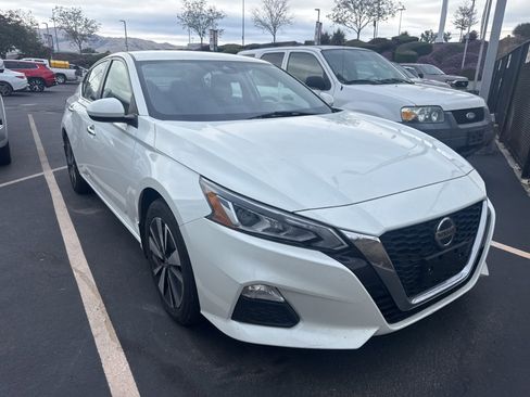Used 2022 Nissan Altima 2.5 SV image 1