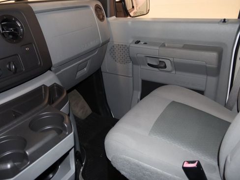 Used 2014 Ford E-350 and Econoline 350 XLT image 46