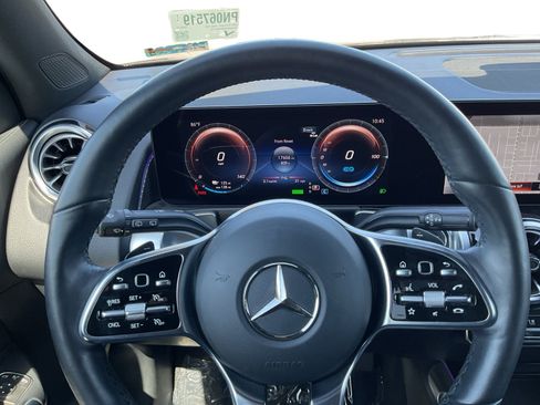 Used 2023 Mercedes-Benz EQB 300 4MATIC image 12