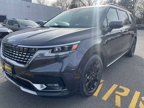 Used 2024 Kia Carnival SX Prestige image 3