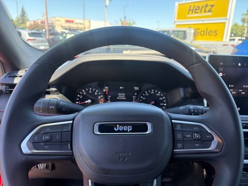 Used 2025 Jeep Compass Trailhawk AWD/4WD image 26