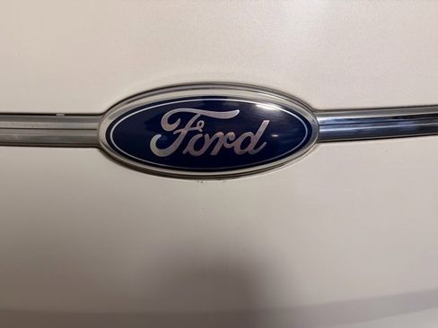 Used 2013 Ford Taurus SEL image 11