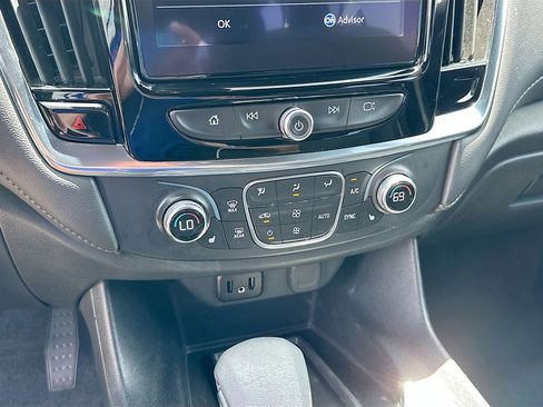 Used 2023 Chevrolet Traverse LT FWD image 15