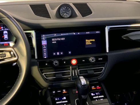 Used 2024 Porsche Macan image 16