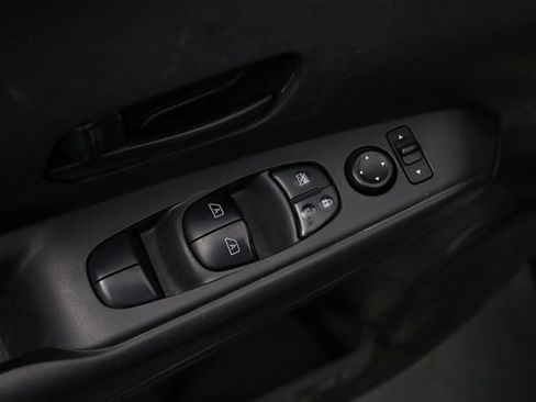 Used 2022 Nissan Kicks S image 12