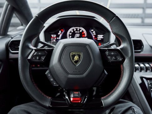 Used 2020 Lamborghini Huracan EVO image 47
