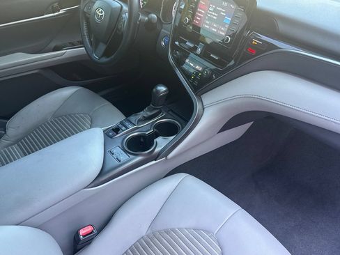 Used 2021 Toyota Camry SE w/ Cold Weather Package FWD image 18