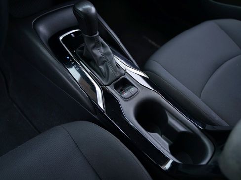 Used 2022 Toyota Corolla LE image 17