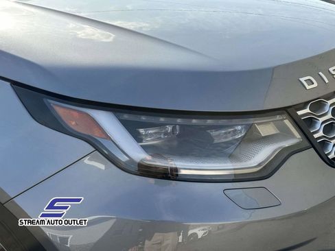 Used 2024 Land Rover Discovery S image 10