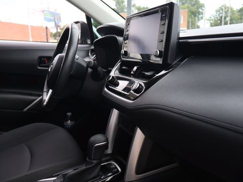 Used 2022 Toyota Corolla Cross LE FWD image 9