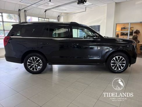 Certified 2025 Ford Expedition Platinum AWD/4WD image 10