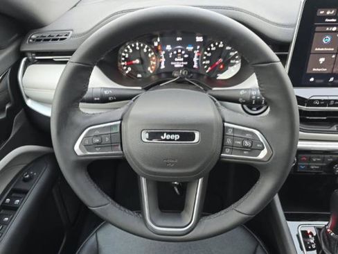 Used 2025 Jeep Compass Limited AWD/4WD image 9