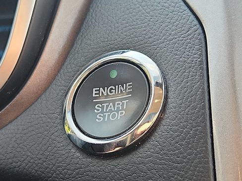 Used 2019 Ford Fusion SE FWD image 23