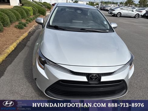 Used 2025 Toyota Corolla LE FWD image 6
