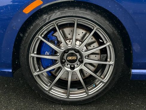 Used 2024 Volkswagen Golf R AWD/4WD image 2
