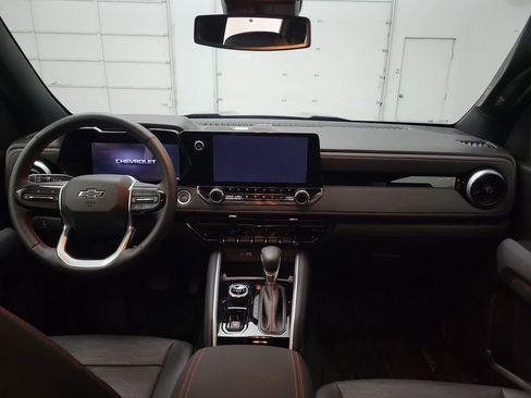 Used 2025 Chevrolet Colorado Z71 w/ Technology Package image 12