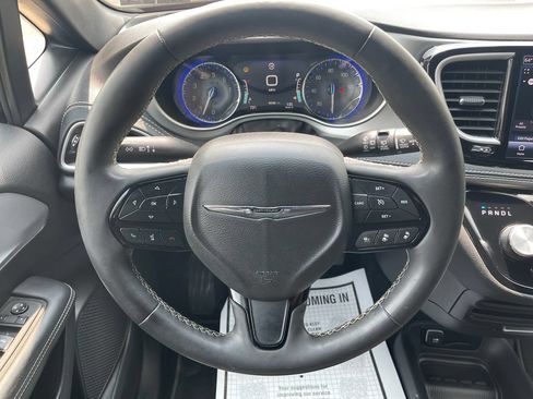 Used 2024 Chrysler Pacifica Touring FWD image 27