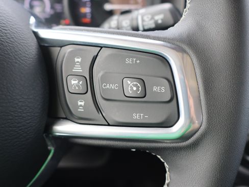 Used 2025 Jeep Wrangler Unlimited Sahara w/ Safety Group AWD/4WD image 16