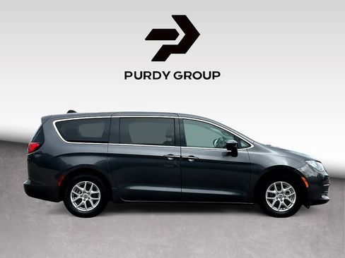 Used 2022 Chrysler Voyager LX FWD image 9