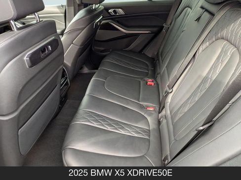 Used 2025 BMW X5 xDrive50e AWD/4WD image 15