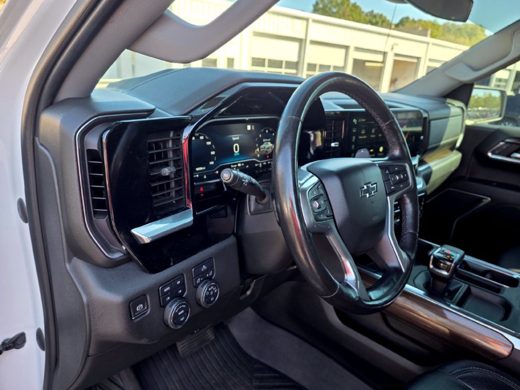 Used 2023 Chevrolet Silverado 1500 RST w/ Z71 Off-Road Package AWD/4WD image 15