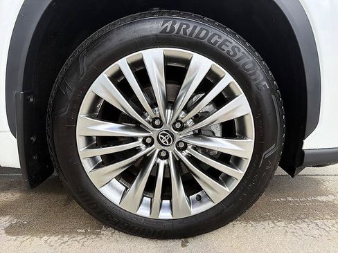 Certified 2026 Toyota Highlander Platinum AWD/4WD image 5