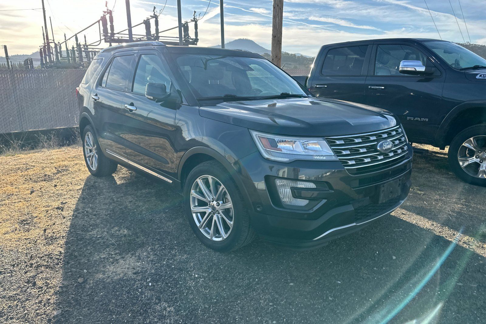 Used 2017 Ford Explorer Limited w/ Equipment Group 301A AWD/4WD image 2