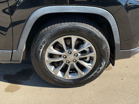 Used 2021 Jeep Cherokee Latitude Lux w/ Sun & Sound Group AWD/4WD image 9