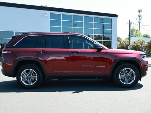 Used 2024 Jeep Grand Cherokee Laredo X w/ Trailer Tow Package image 4