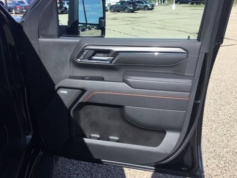 Used 2025 GMC Sierra 3500 AT4 w/ AT4 Premium Plus Package AWD/4WD image 15