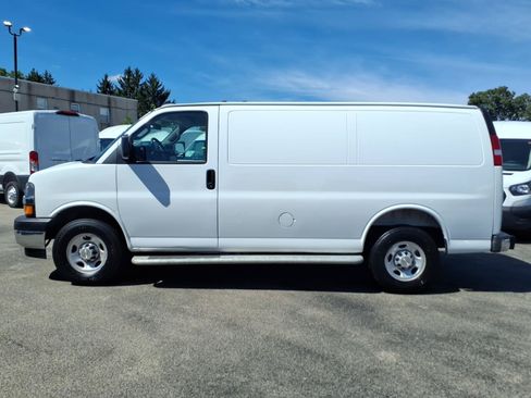Used 2025 Chevrolet Express 2500 w/ Driver Convenience Package RWD image 6