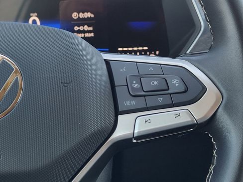 Used 2024 Volkswagen Tiguan SE image 28