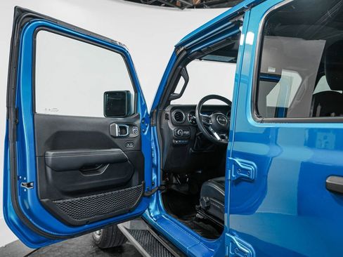 Used 2022 Jeep Wrangler Unlimited Sahara w/ Cold Weather Group image 10