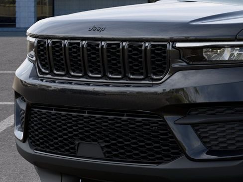 New 2025 Jeep Grand Cherokee Altitude w/ Trailer Tow Package image 11