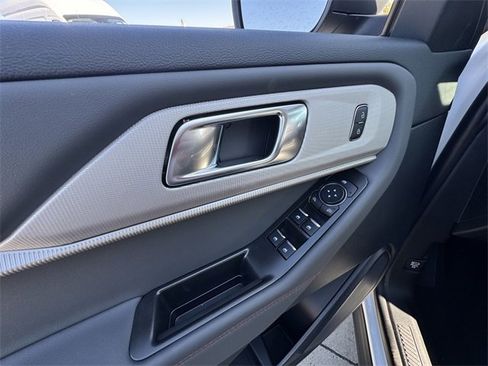 New 2026 Ford Explorer Active w/ Active Comfort Package image 24