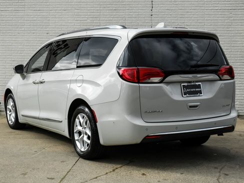 Used 2020 Chrysler Pacifica Limited w/ Advanced Safetytec Group FWD image 10